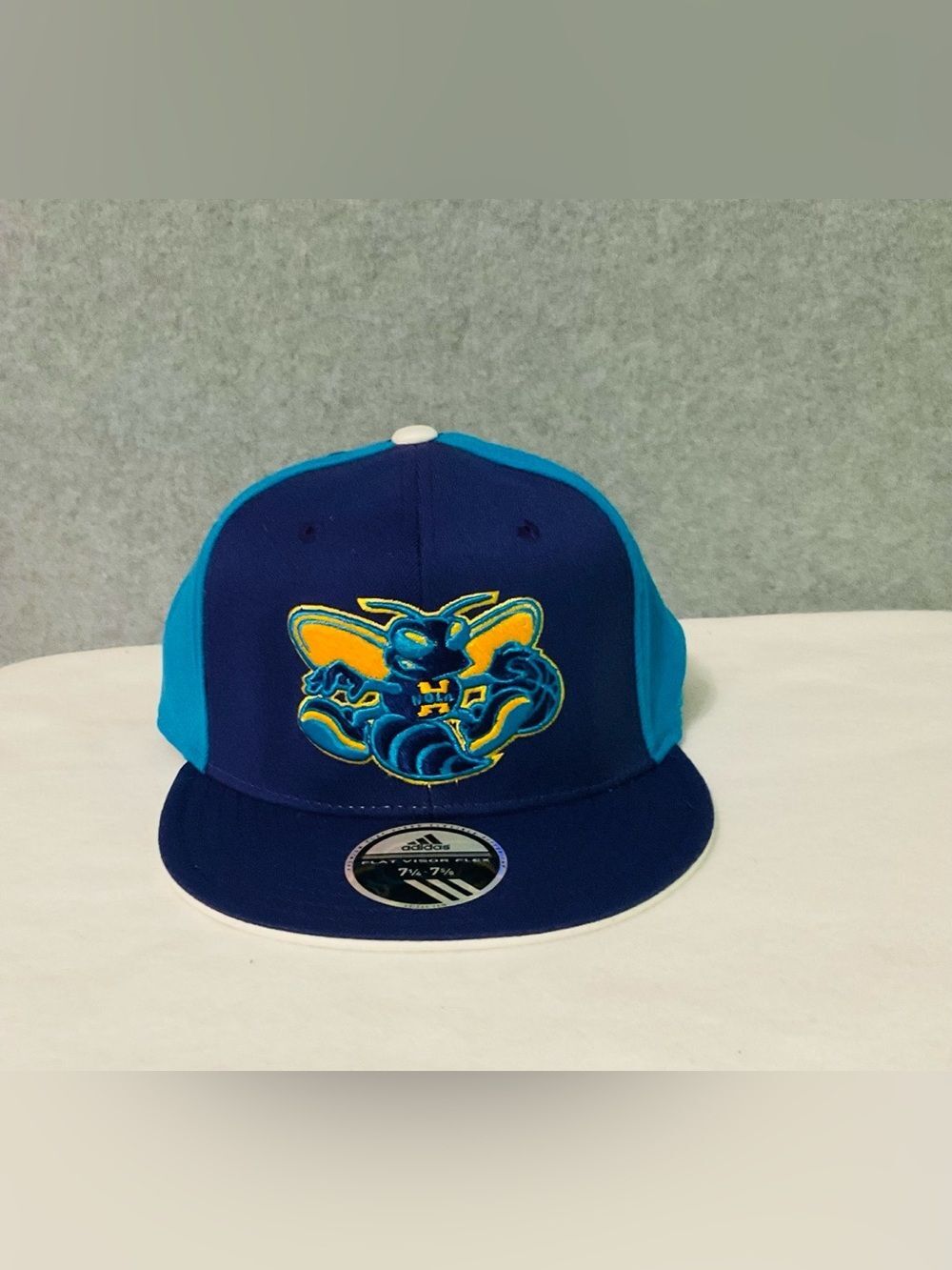 Adidas New Orleans Hornets NBA Flat Visor Flex Fitted Hat Cap Size L/XL Purple